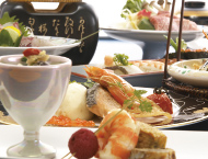 研修後の夕食は、豪華なパーティで締めくくり。